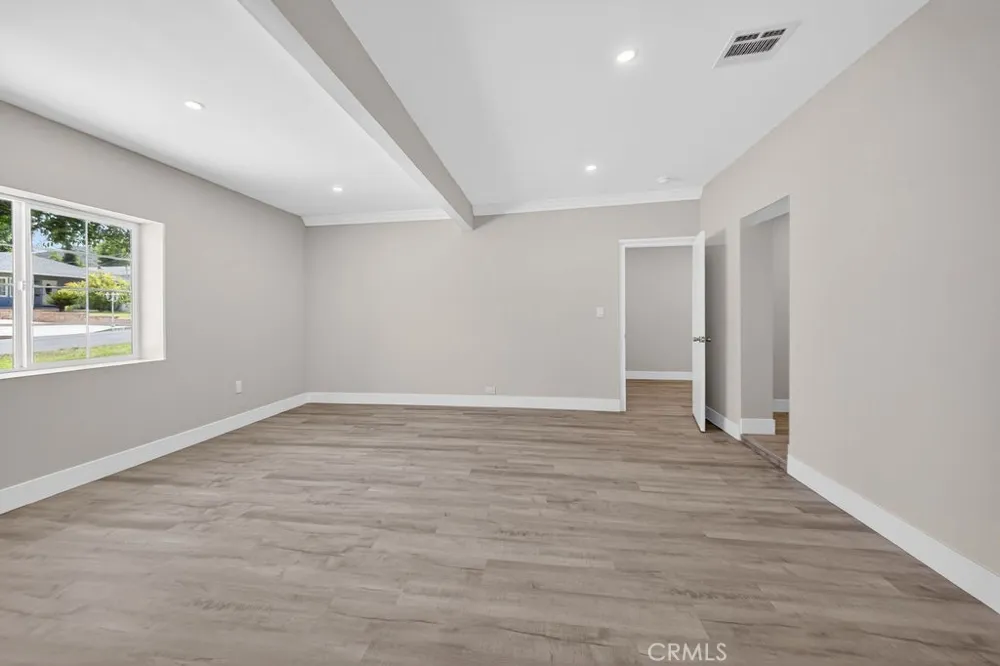 10227 Mcvine Sunland, CA 91040