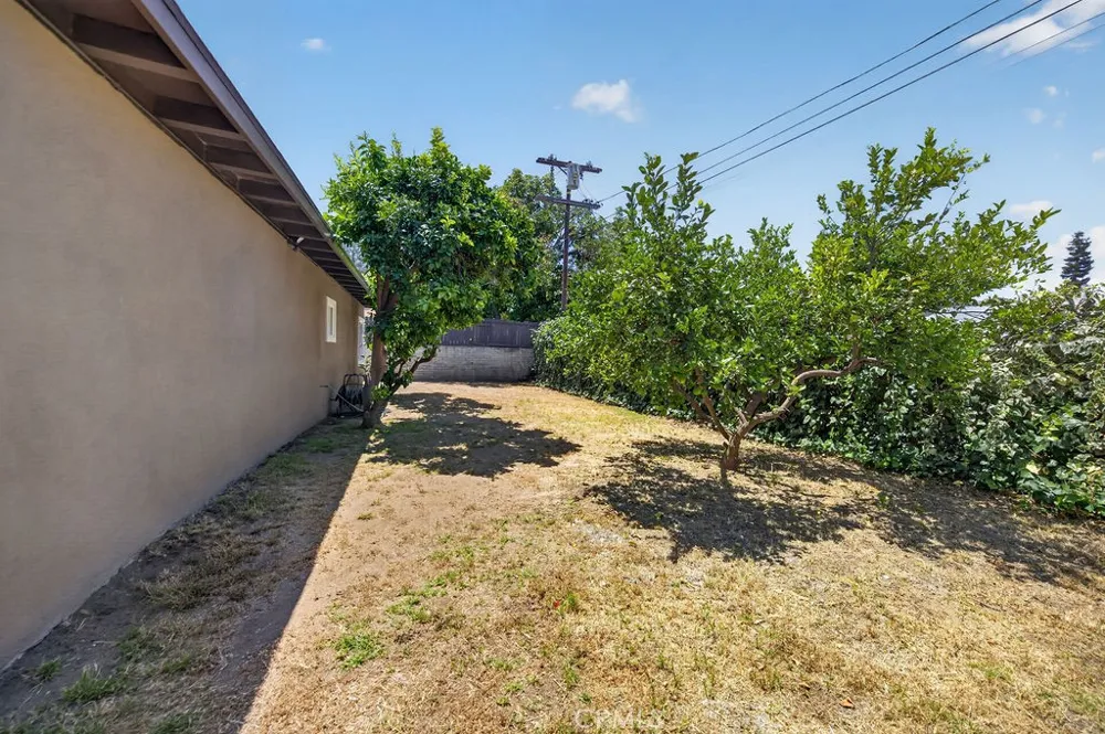 10227 Mcvine Sunland, CA 91040