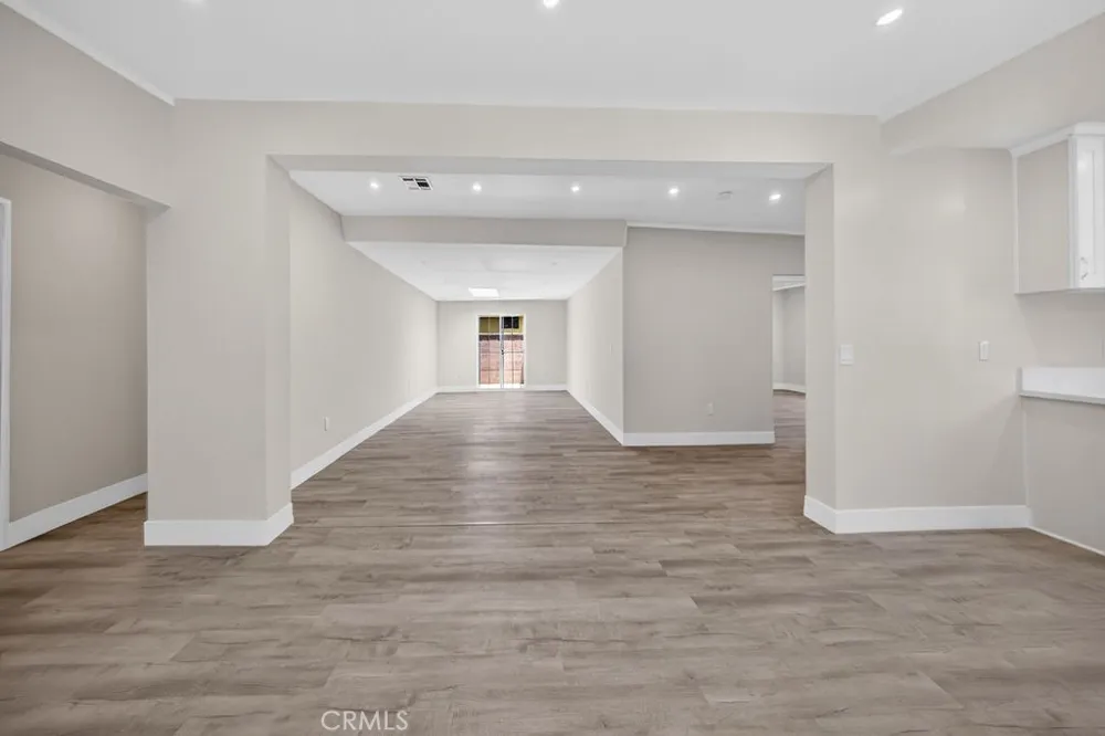 10227 Mcvine Sunland, CA 91040