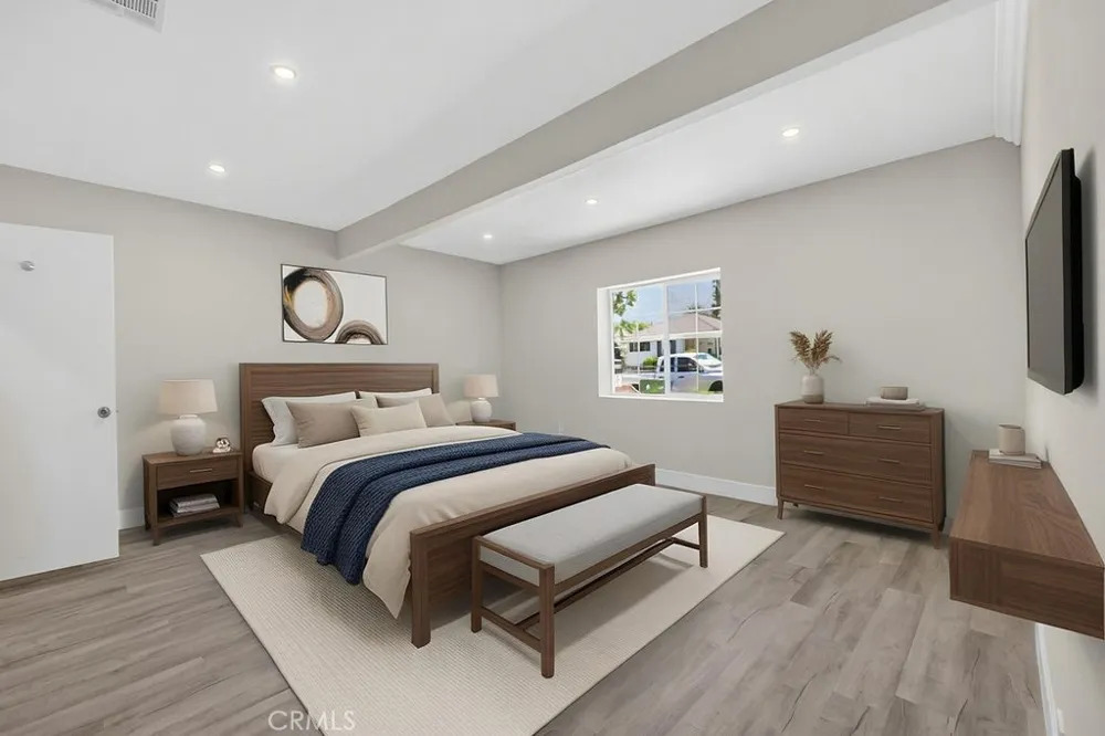 10227 Mcvine Sunland, CA 91040