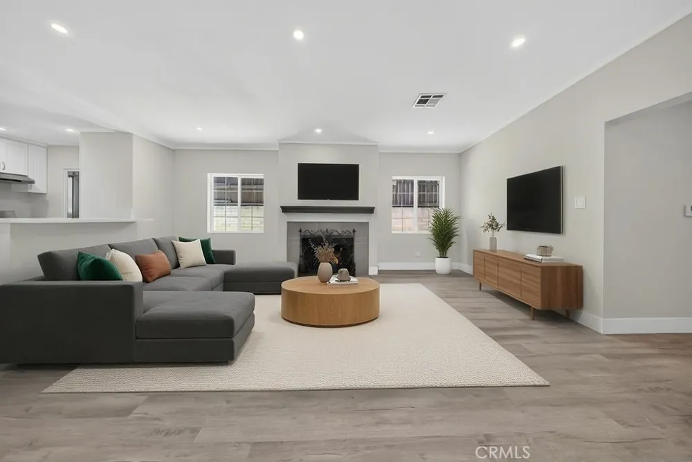 10227 Mcvine Sunland, CA 91040