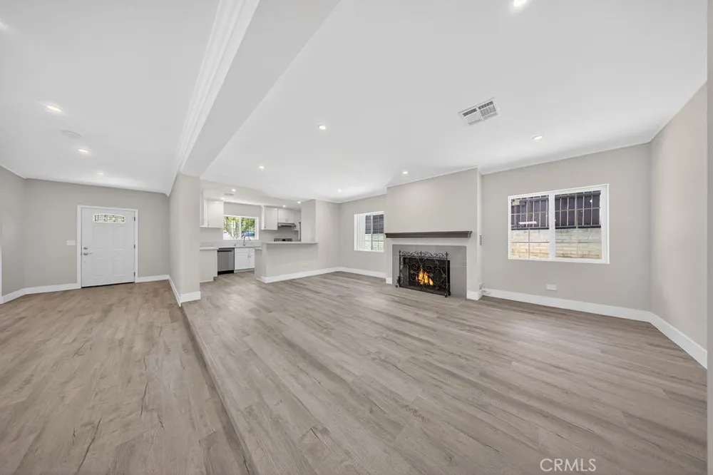 10227 Mcvine Sunland, CA 91040
