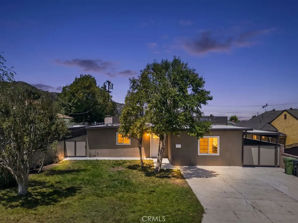 10227 Mcvine Sunland, CA 91040