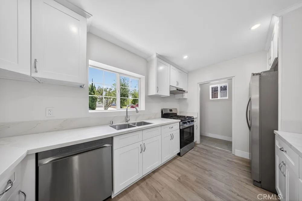 10227 Mcvine Sunland, CA 91040