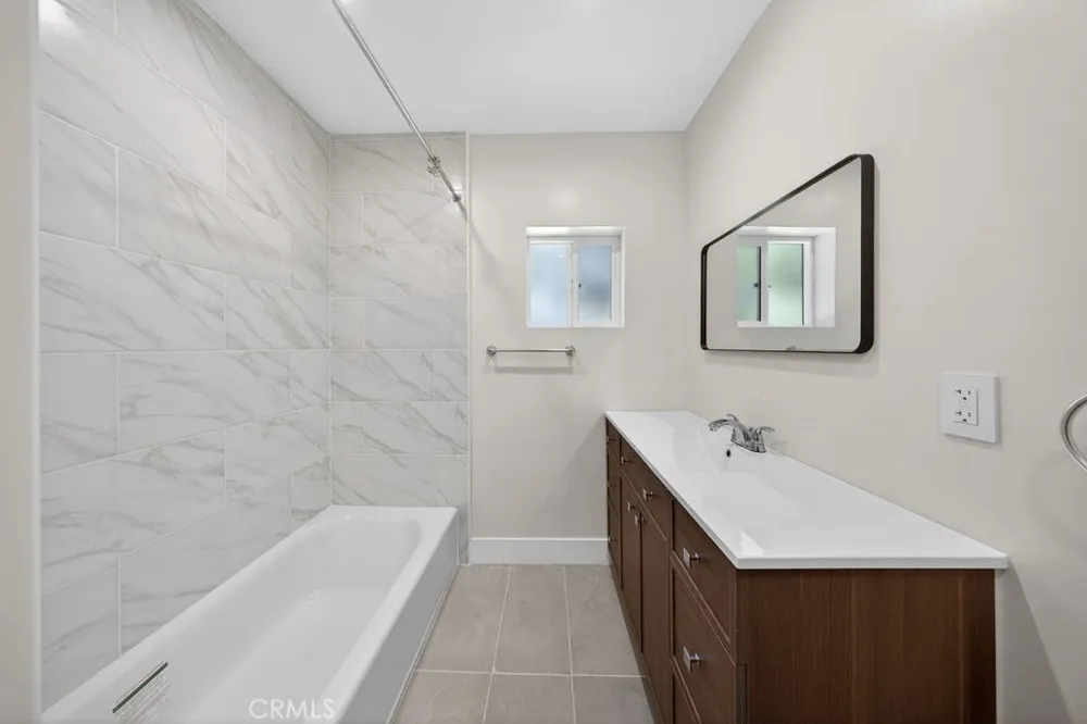 10227 Mcvine Sunland, CA 91040