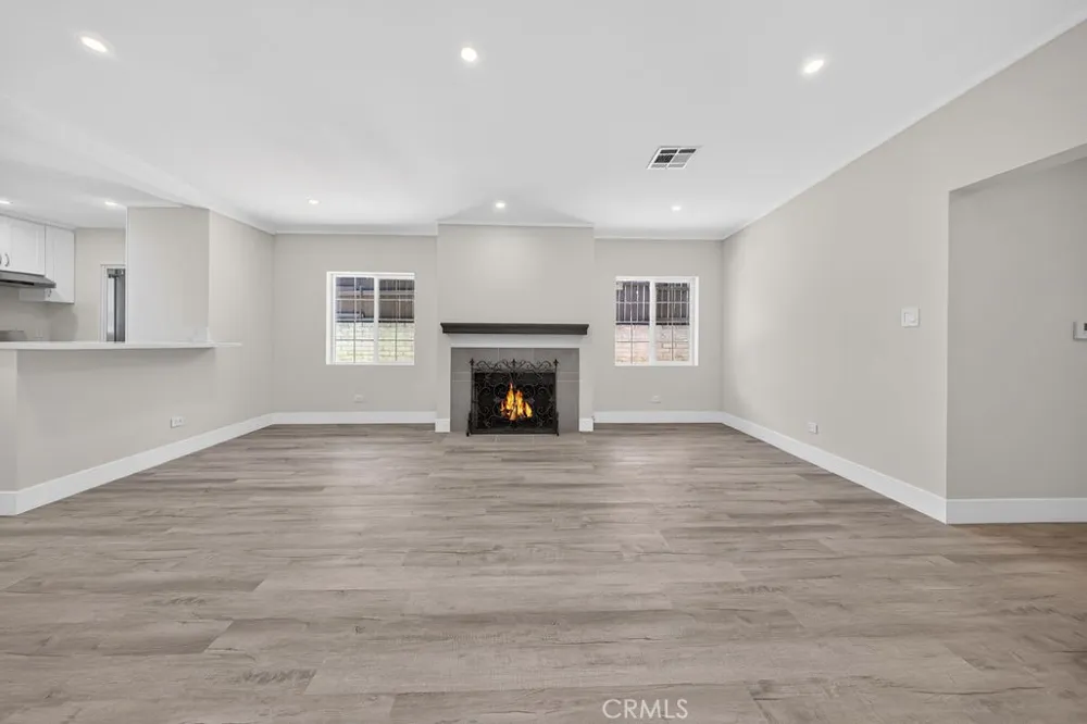 10227 Mcvine Sunland, CA 91040
