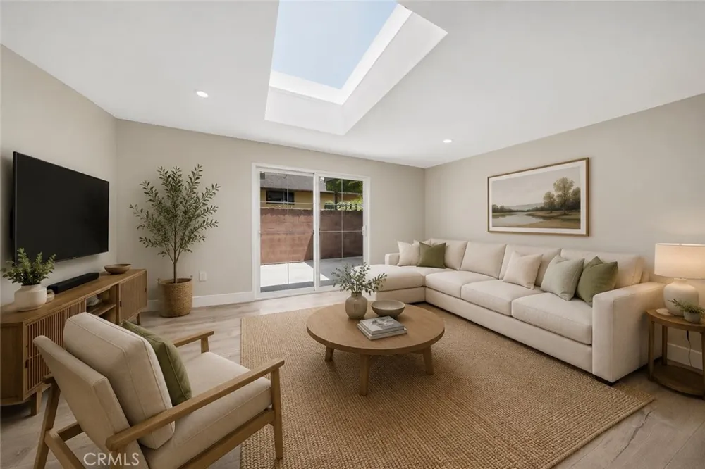 10227 Mcvine Sunland, CA 91040