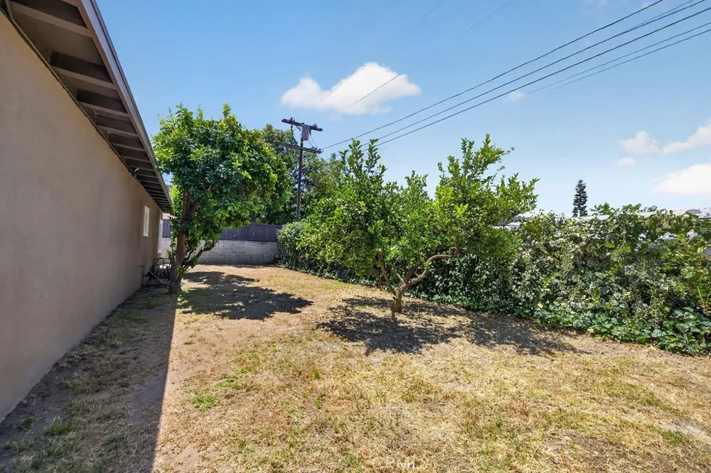 10227 Mcvine Sunland, CA 91040