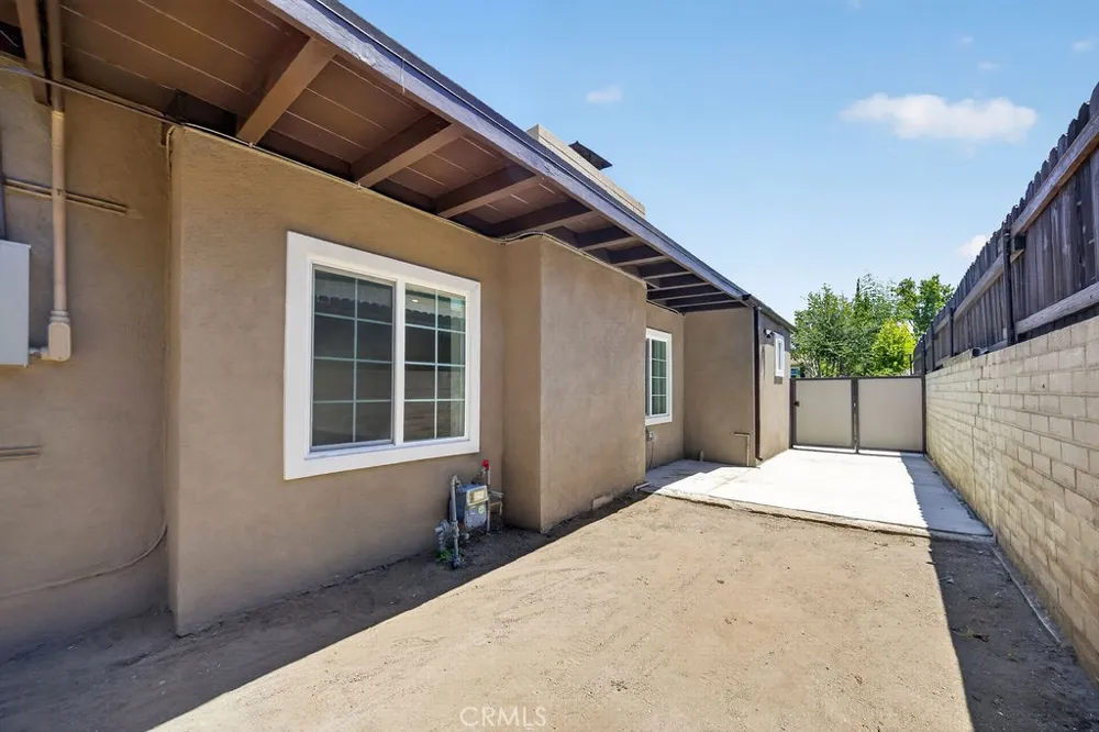 10227 Mcvine Sunland, CA 91040