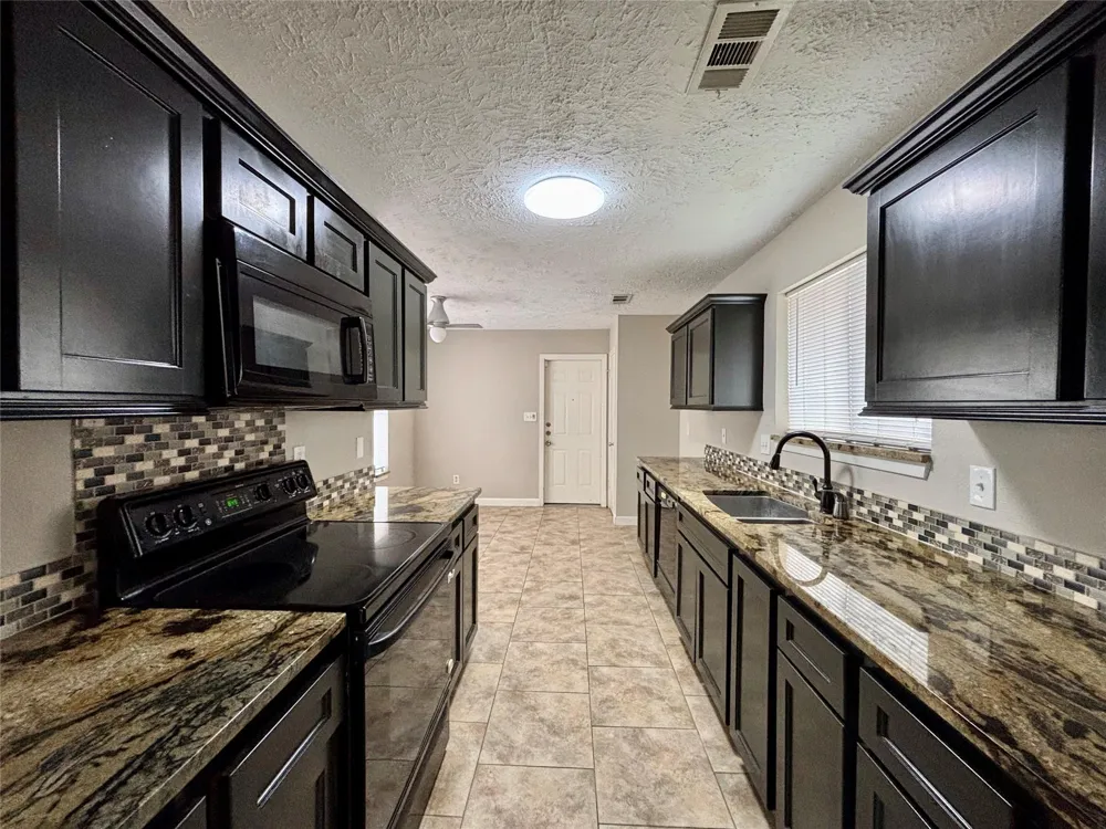 2111 Squire Dobbins Sugar Land, TX 77478