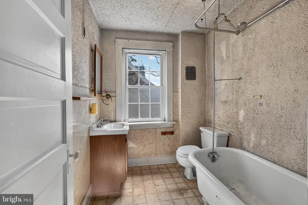2114 LANCASTER AVENUE Wilmington, DE 19805