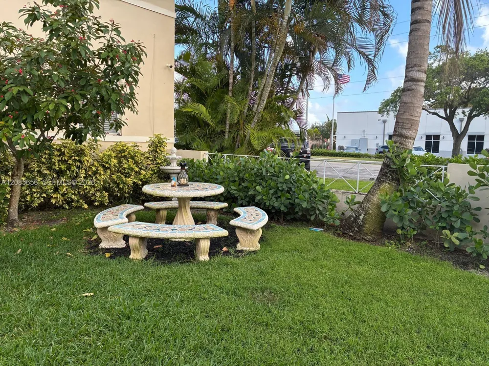 689 NE 92nd St #11G Miami Shores, FL 33138