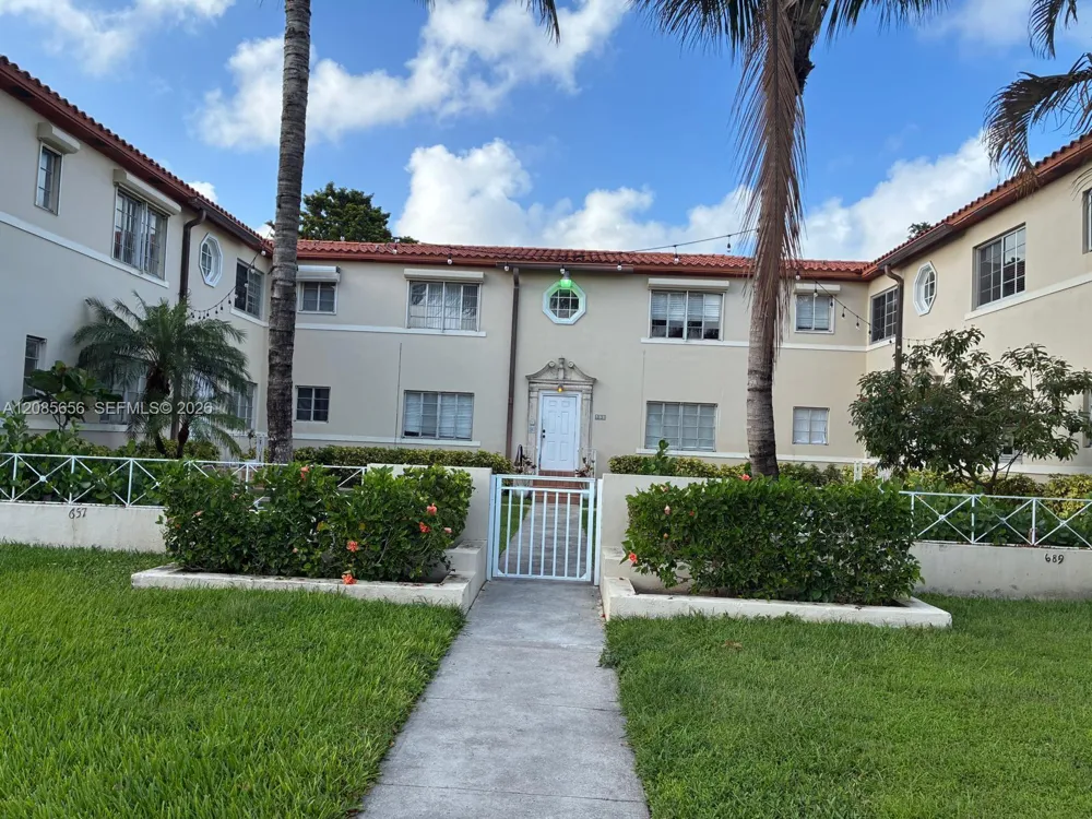 689 NE 92nd St #11G Miami Shores, FL 33138