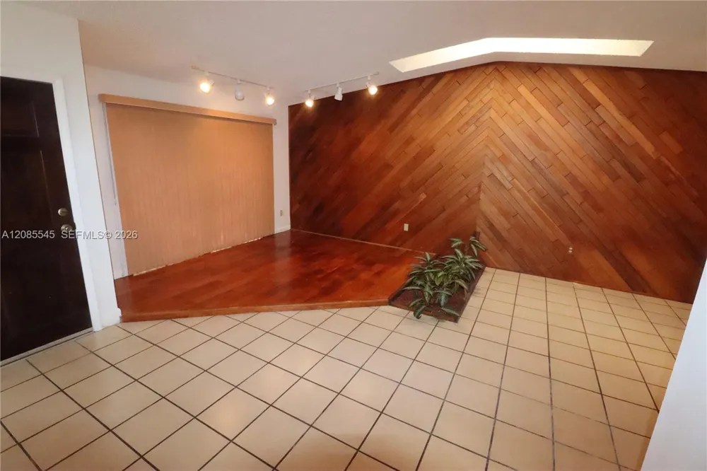 2426 SW 109th Ct Miami, FL 33165