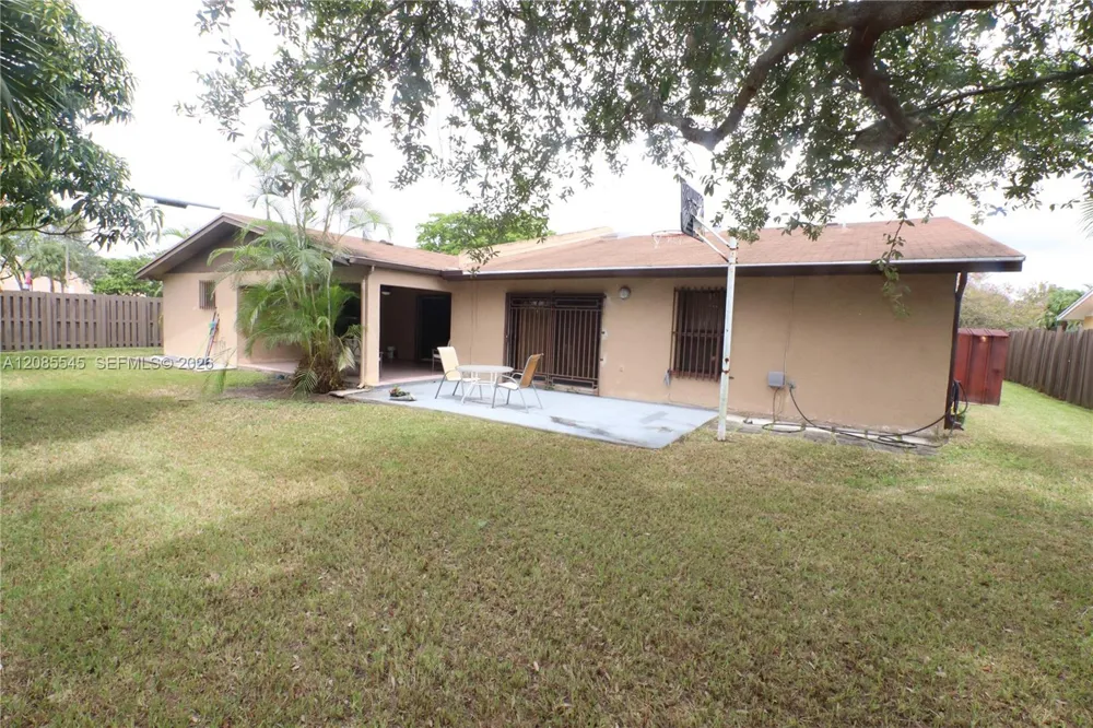 2426 SW 109th Ct Miami, FL 33165