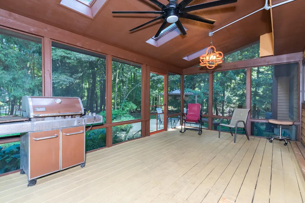 6798 Oak Highlands Drive Kalamazoo, MI 49009