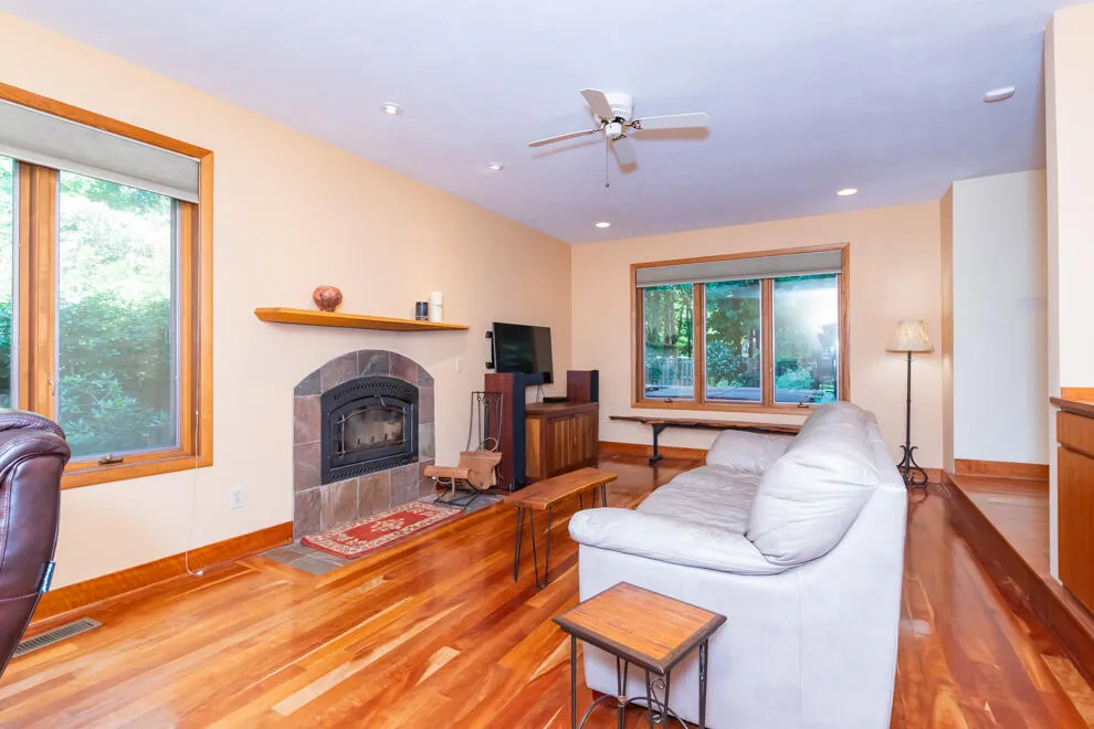 6798 Oak Highlands Drive Kalamazoo, MI 49009