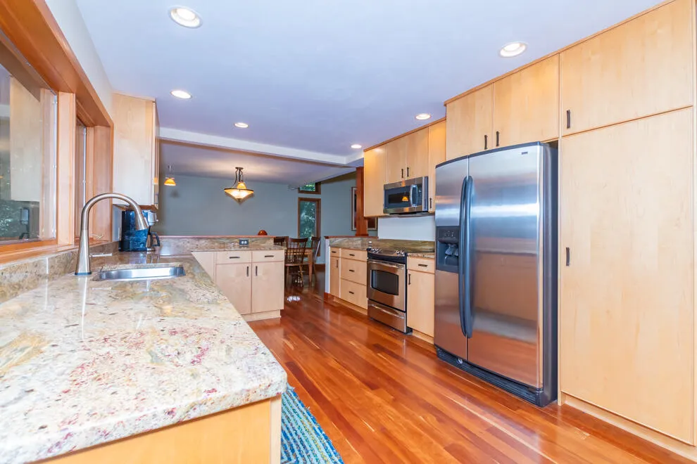 6798 Oak Highlands Drive Kalamazoo, MI 49009