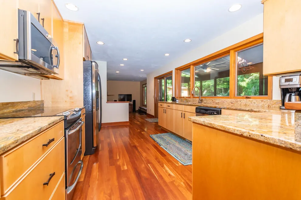 6798 Oak Highlands Drive Kalamazoo, MI 49009