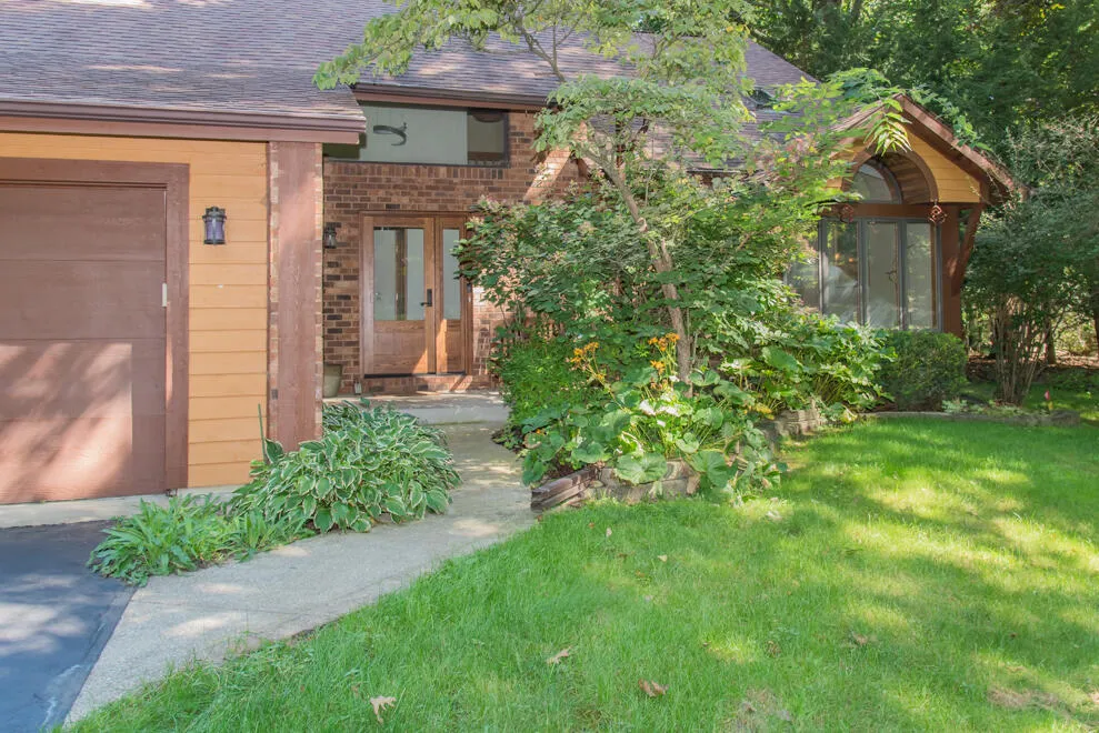 6798 Oak Highlands Drive Kalamazoo, MI 49009