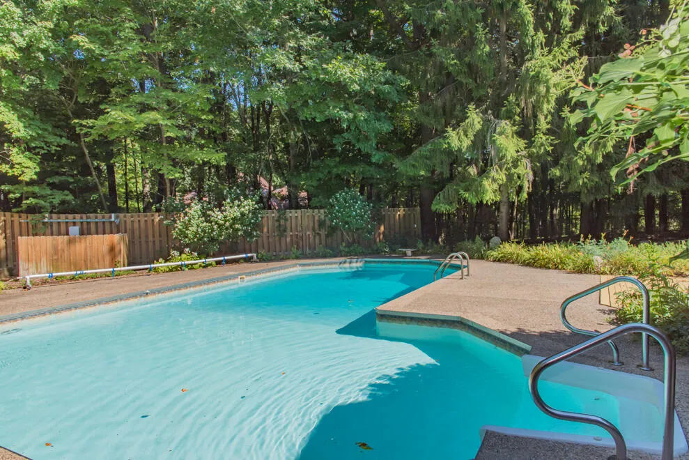 6798 Oak Highlands Drive Kalamazoo, MI 49009