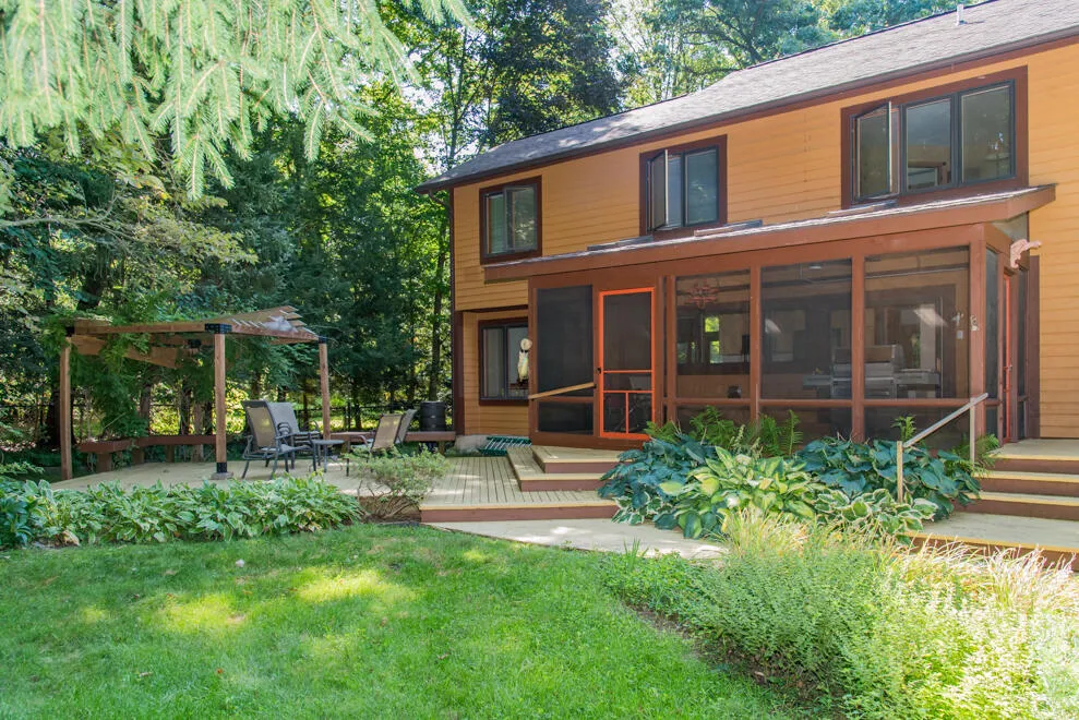 6798 Oak Highlands Drive Kalamazoo, MI 49009