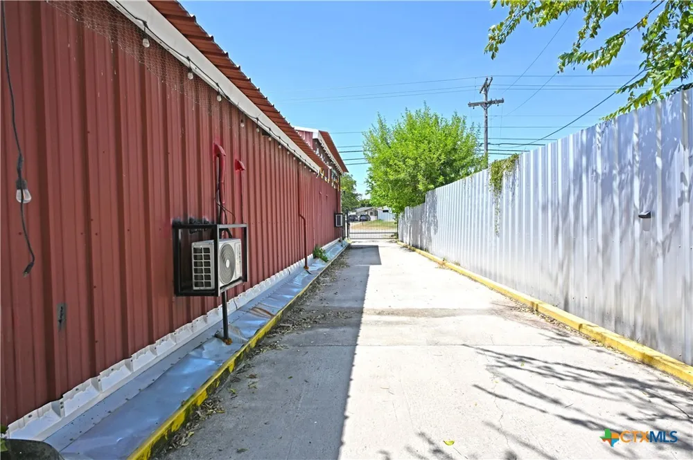 4665 Old Highway 81 New Braunfels, TX 78132