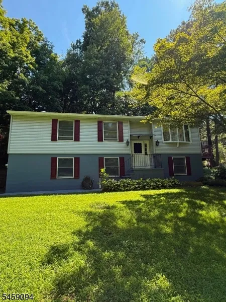 52 Scenic Dr