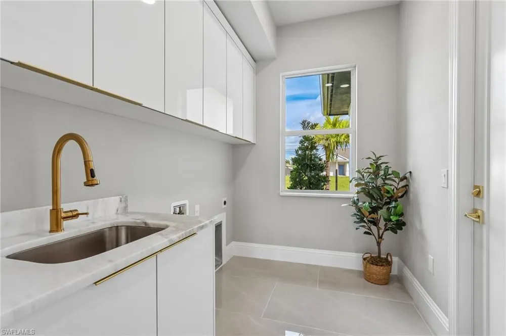 1304 NW 40th Place Cape Coral, FL 33993