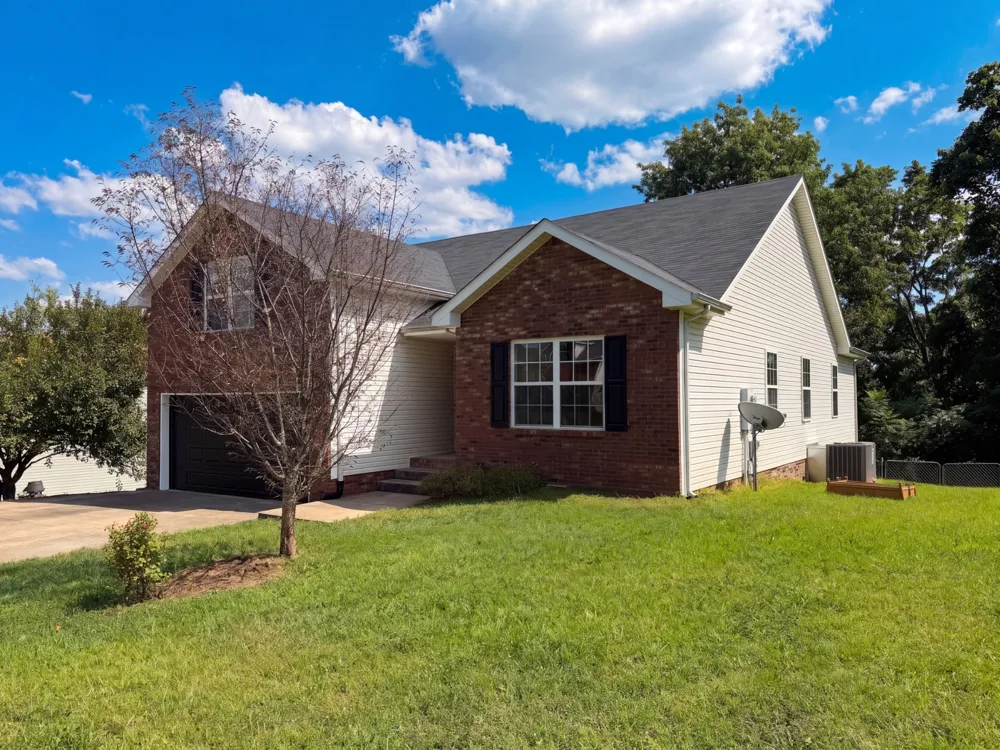 3148 Brook Hill Dr Clarksville, TN 37042