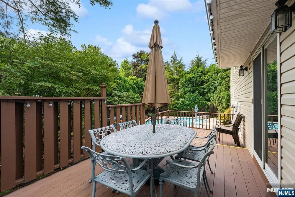 29 Woodland Road Demarest, NJ 07627