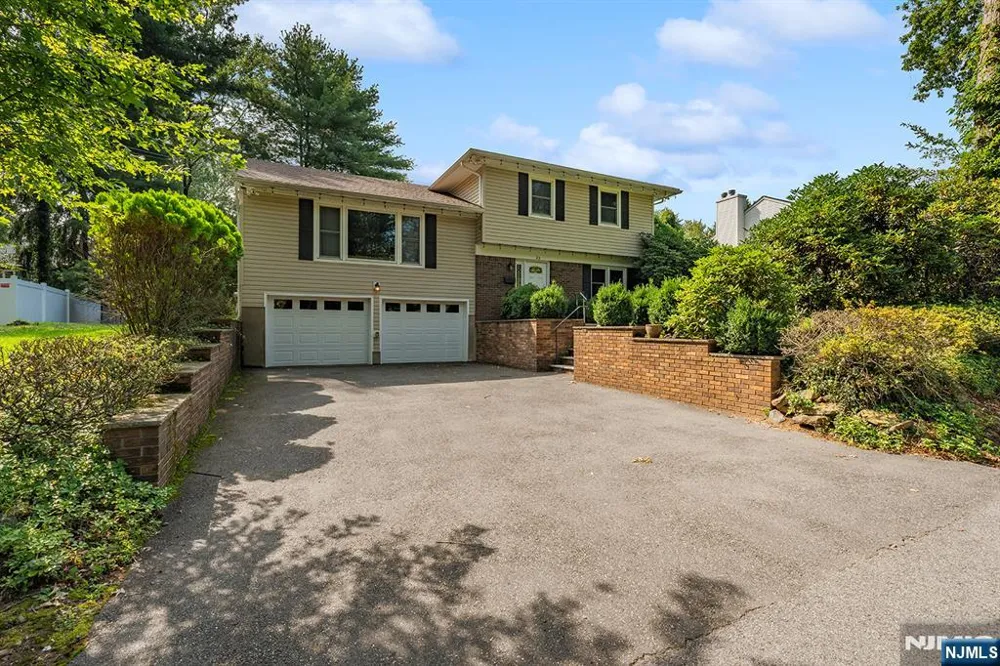 29 Woodland Road Demarest, NJ 07627