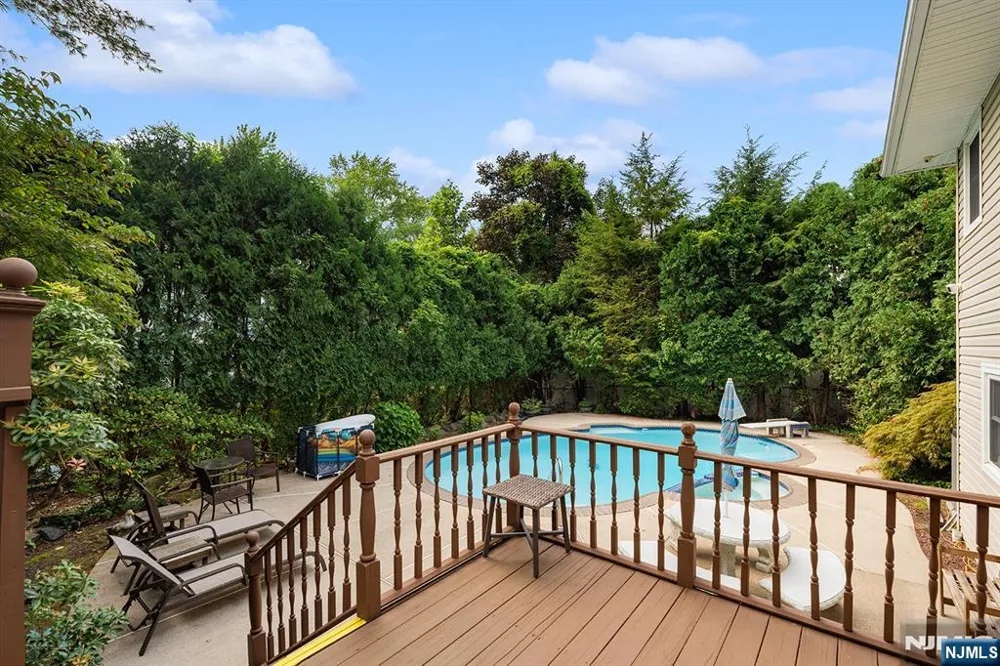 29 Woodland Road Demarest, NJ 07627