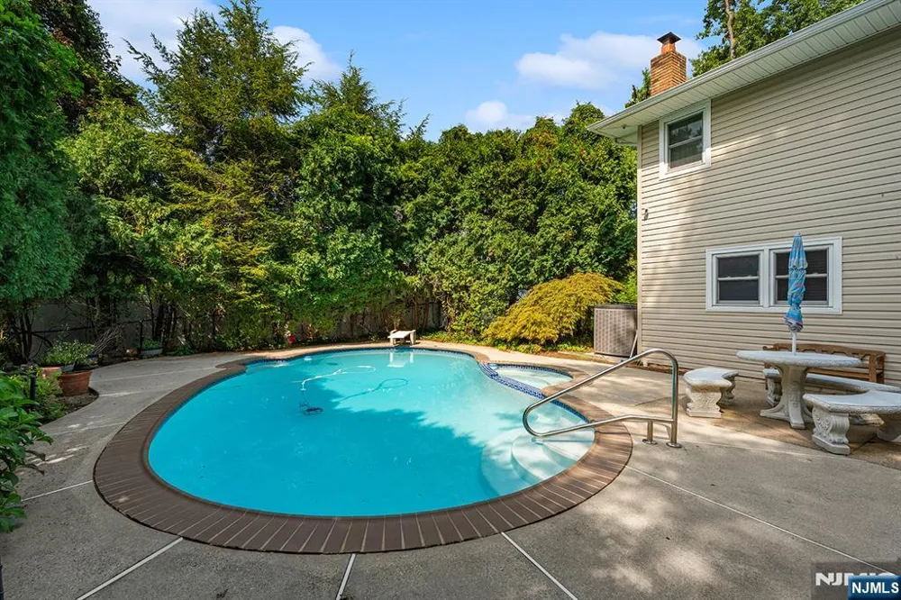 29 Woodland Road Demarest, NJ 07627