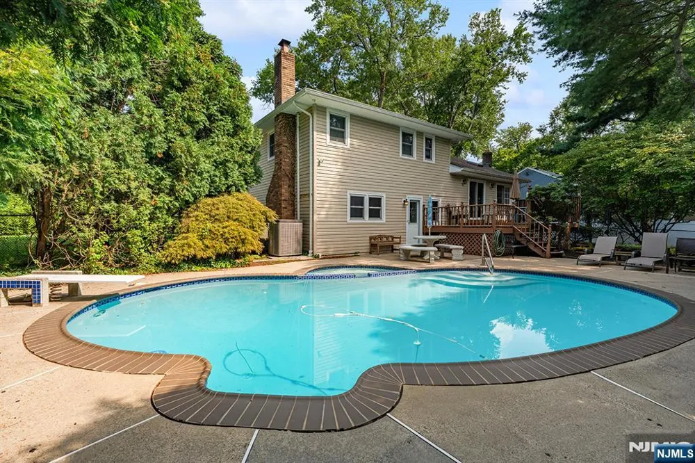 29 Woodland Road Demarest, NJ 07627