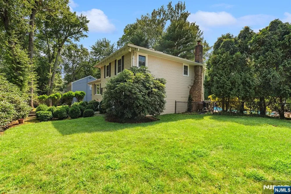 29 Woodland Road Demarest, NJ 07627