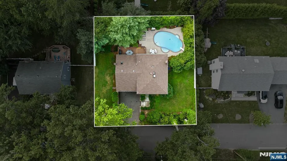 29 Woodland Road Demarest, NJ 07627