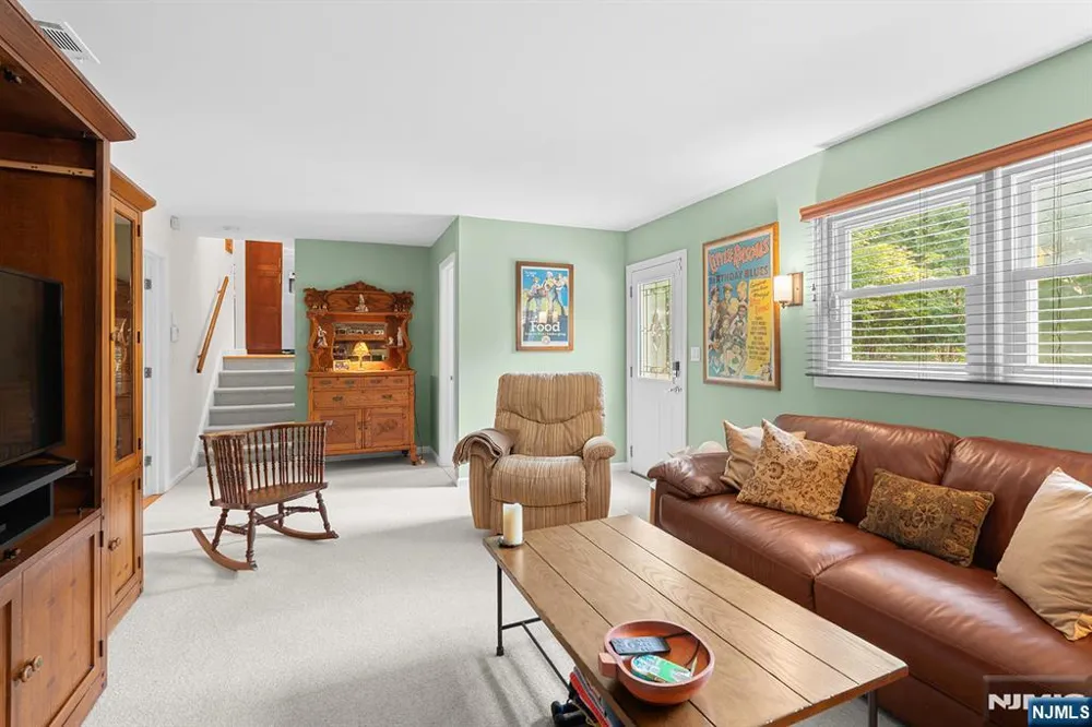 29 Woodland Road Demarest, NJ 07627