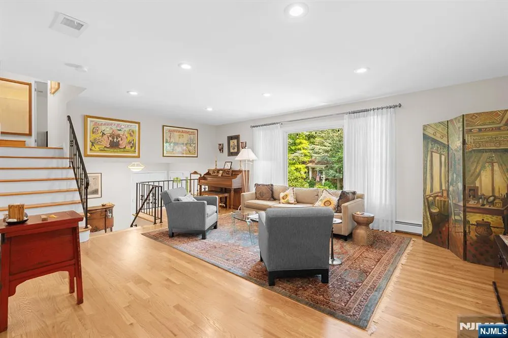 29 Woodland Road Demarest, NJ 07627