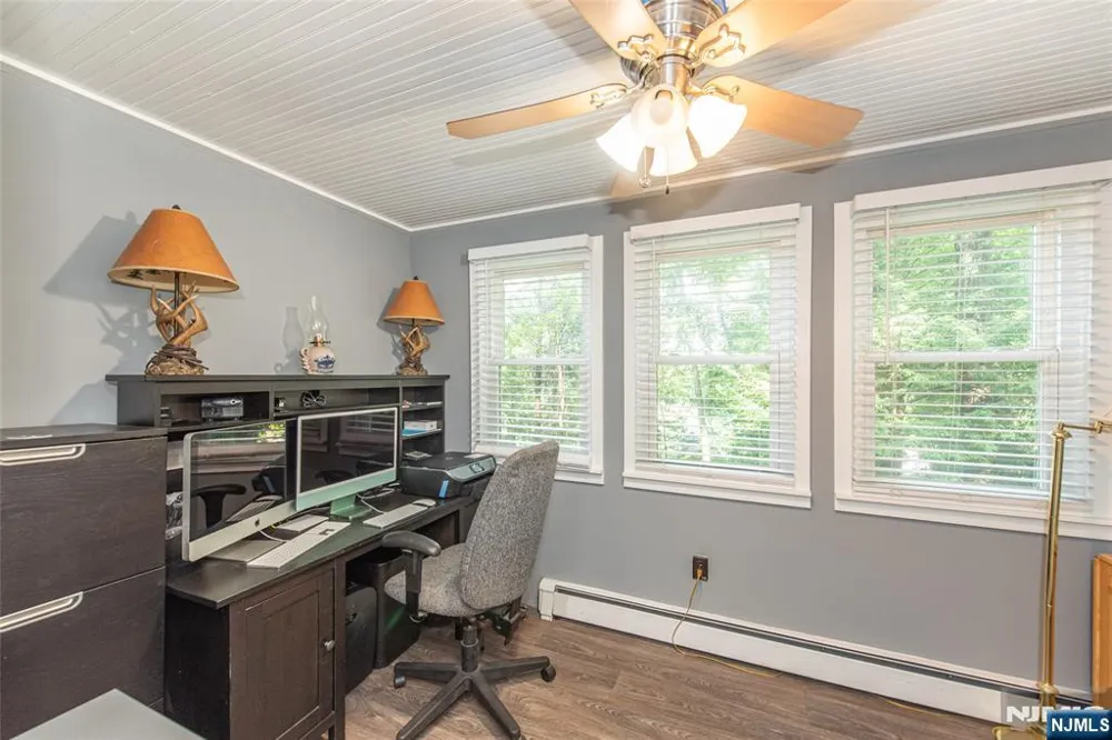 17 Highland Road Bloomingdale, NJ 07403