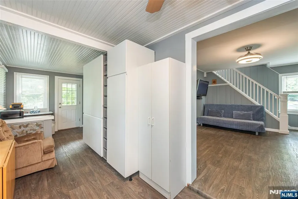 17 Highland Road Bloomingdale, NJ 07403