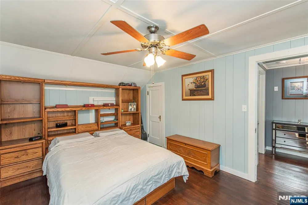 17 Highland Road Bloomingdale, NJ 07403