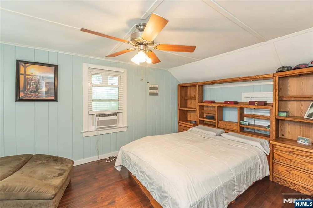 17 Highland Road Bloomingdale, NJ 07403