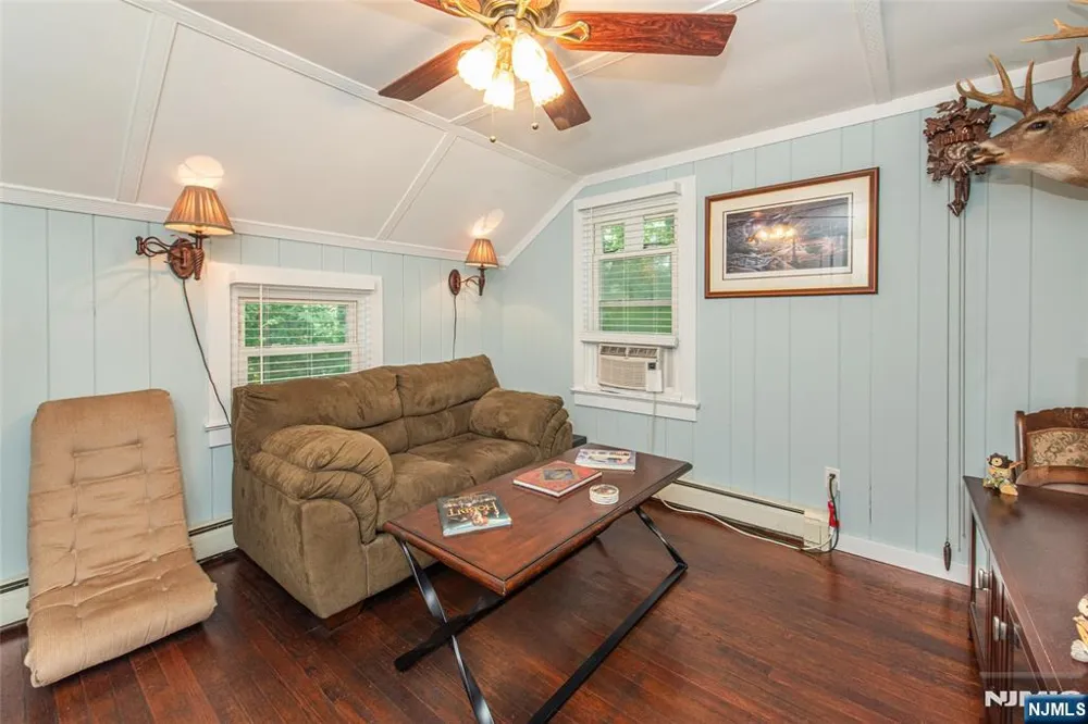 17 Highland Road Bloomingdale, NJ 07403