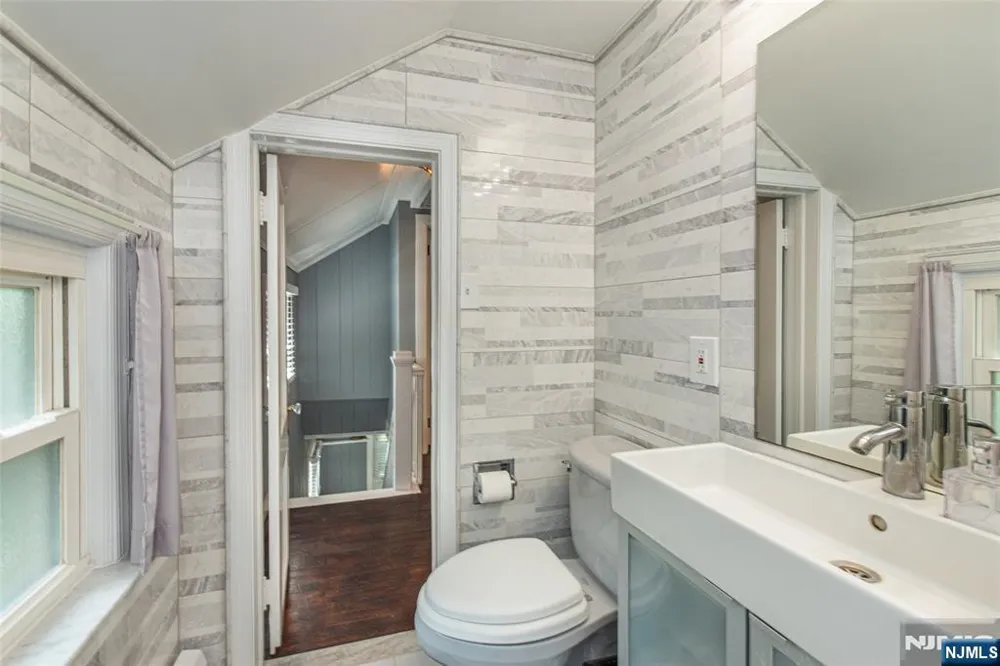17 Highland Road Bloomingdale, NJ 07403