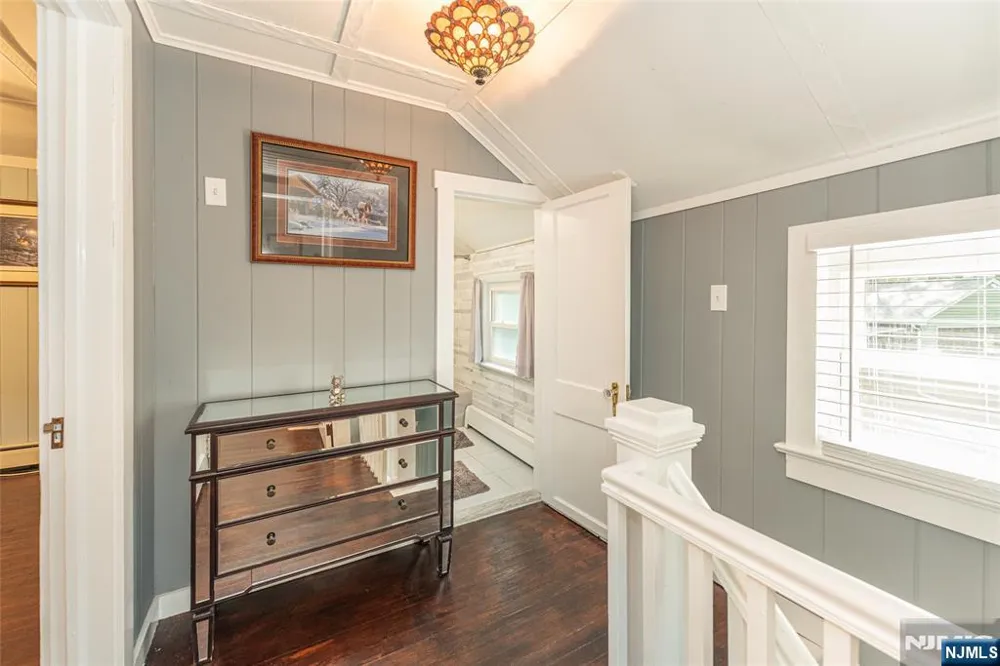 17 Highland Road Bloomingdale, NJ 07403