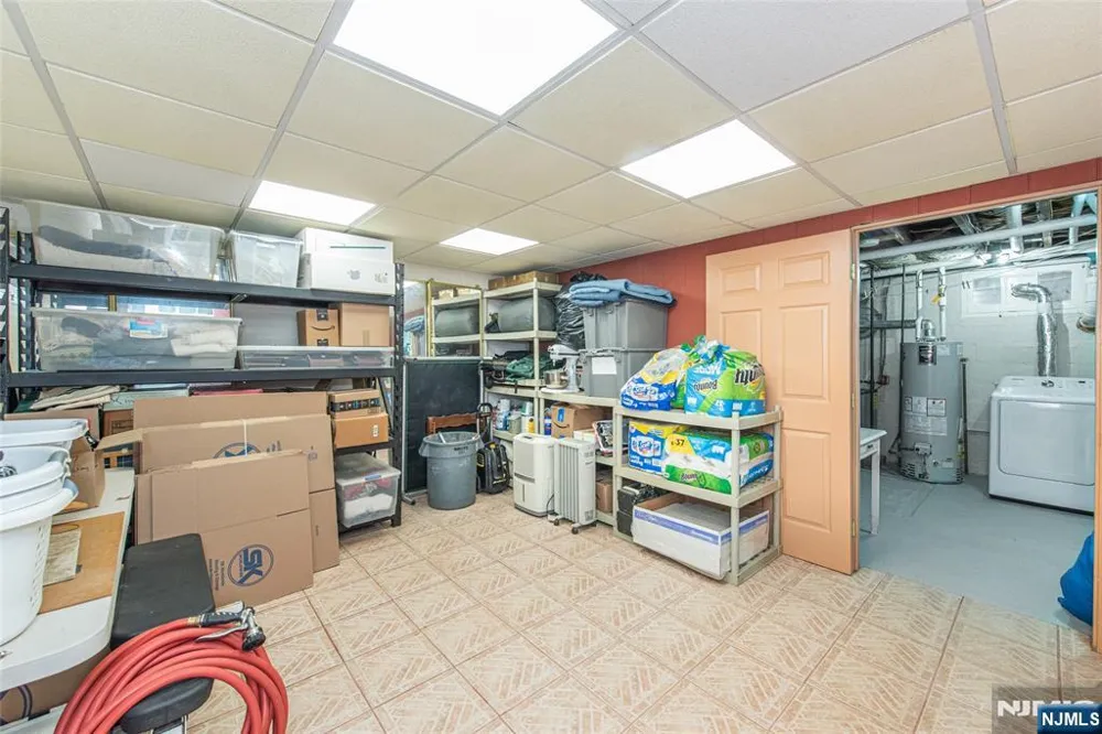 17 Highland Road Bloomingdale, NJ 07403