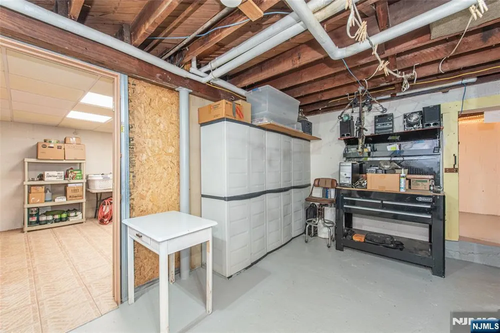 17 Highland Road Bloomingdale, NJ 07403
