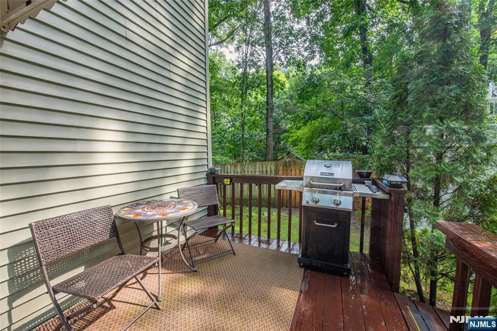 17 Highland Road Bloomingdale, NJ 07403