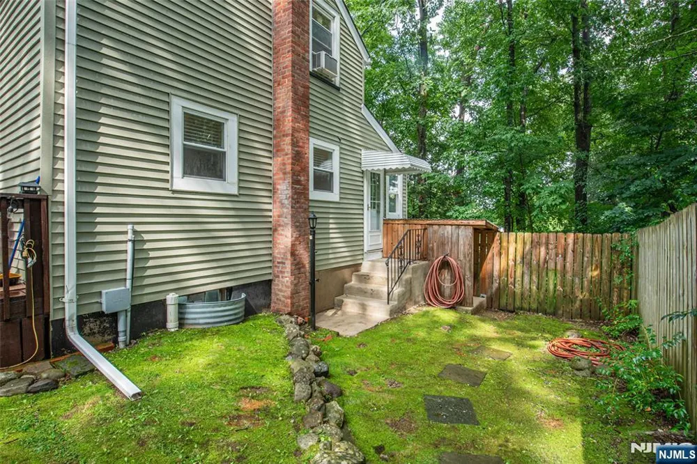 17 Highland Road Bloomingdale, NJ 07403